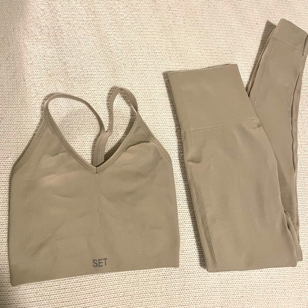 SET active Sculptflex Leggings and Ribbed V Top Set XS Dune